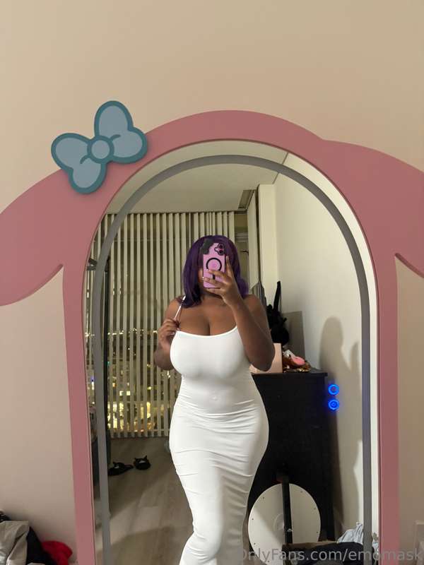 do i look good in white???? splash water on meee 