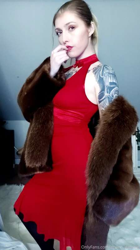 I dressed super heckin fancy tonight and took a few pictures.. 3