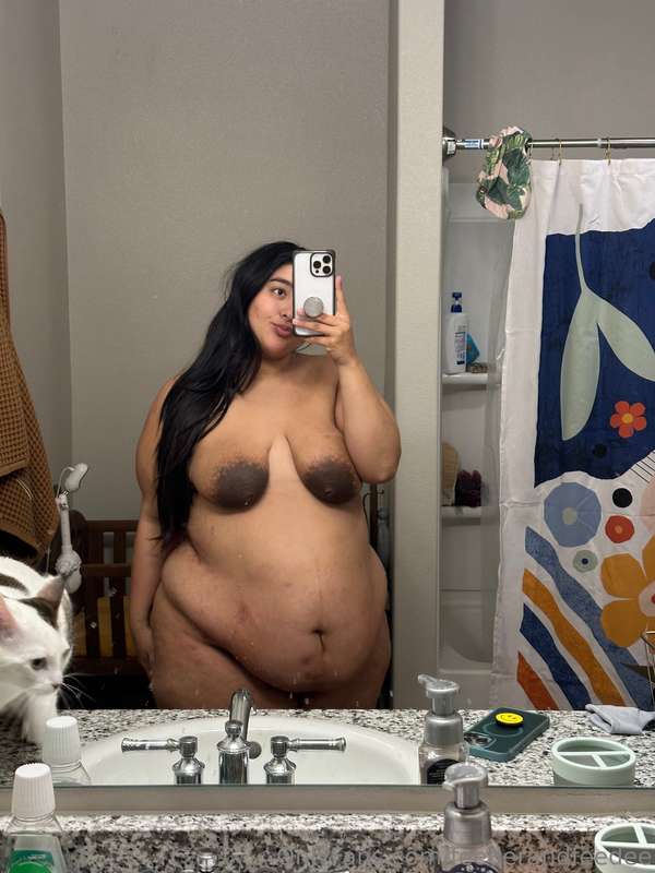 Finally back home! Peep my milky titties, they’re so fucking.. 3