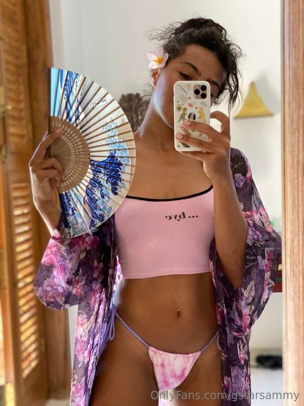 Just feeling myself today 💜🌸 Loving this floral robe and bik..