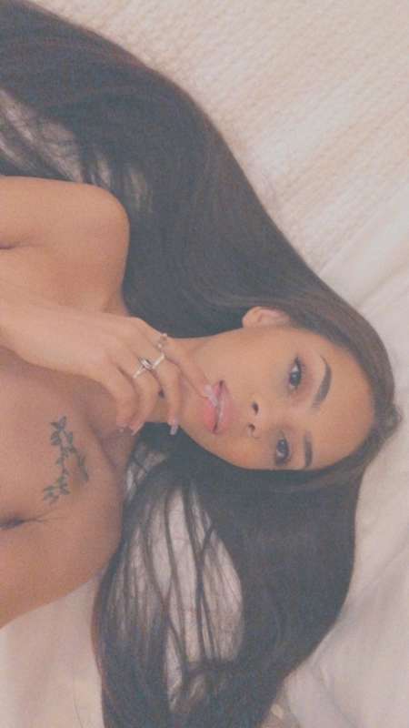 i’ll be live @ 7pm pst/ 10pm est 😋