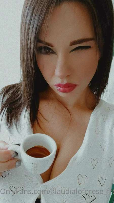 Il caffè serve per iniziare al meglio la giornata. Io con vo..