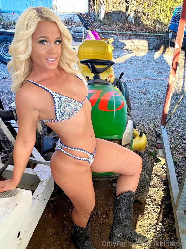 Good 😊 morning y’all! Do you like my new bikini 👙?