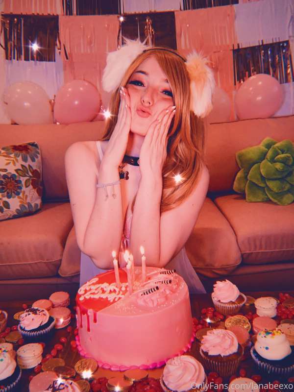 Hi I’m 25 today! 💕 18