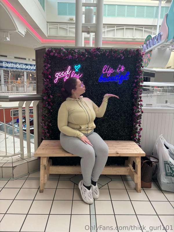 Thick_Gurl101 - Onlyfans - 19 Aug, 2024 27