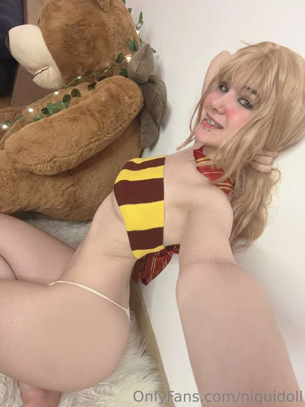 Hiii, I'm Hermione, wanna see some tricks? ❣️ I can put your.. 13