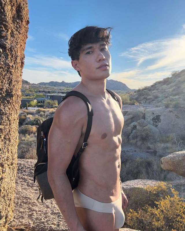 Hiking or thirst trapping? You decide. 😉🥾