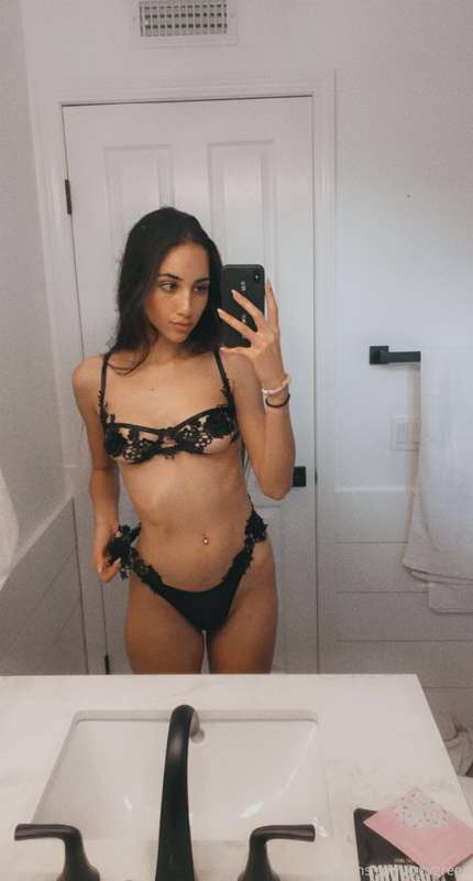black lingerie is one of my favorites 🖤 what’s your favorite.. 1
