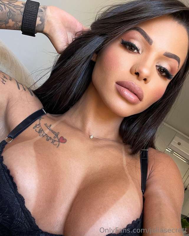 tell me what you think about when you wank 😈