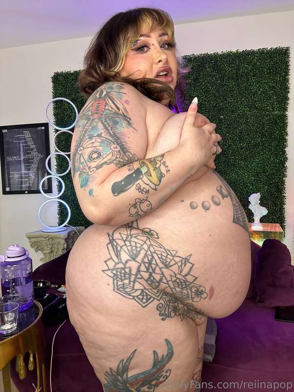 my biggest belly and butt 🥵 8