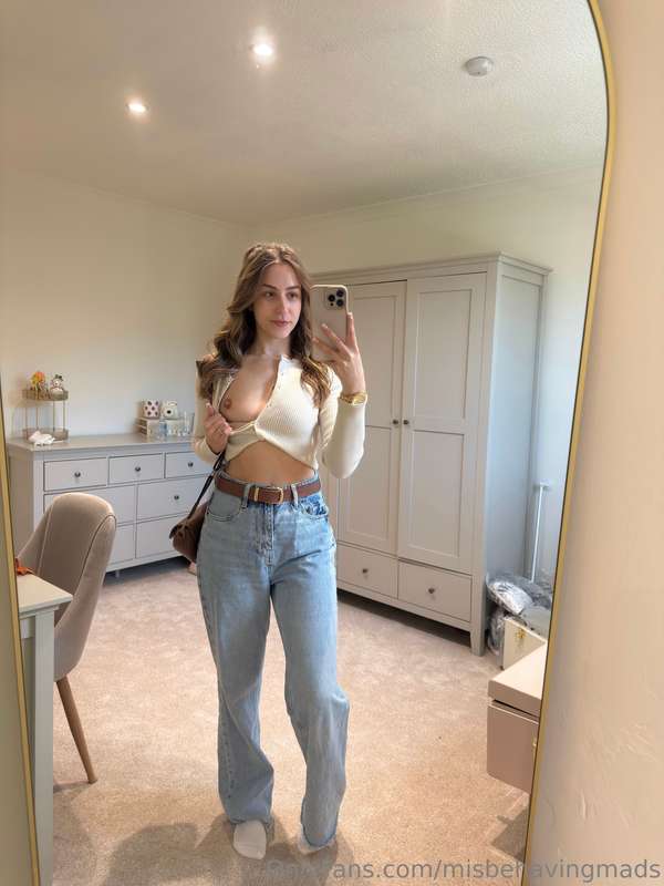 Throwback to my date night outfit a while ago, can’t wait fo.. 4
