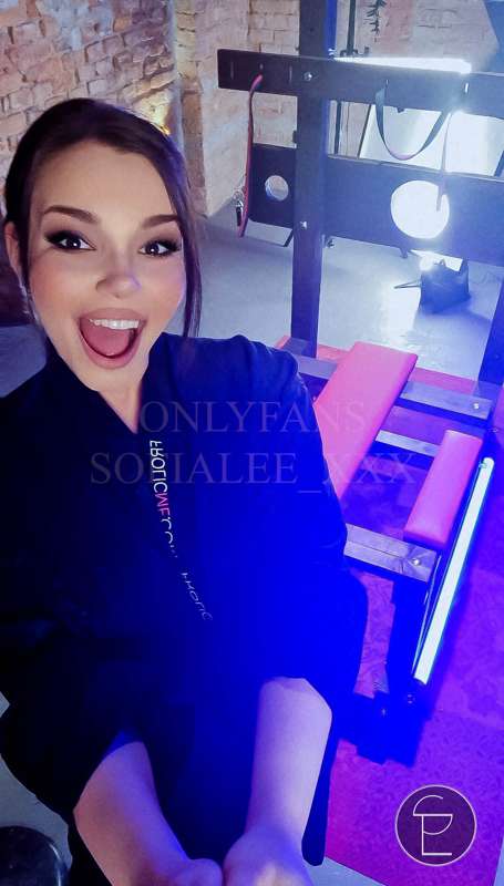 Very intense shooting day! ⛓️  Tell me the truth darling? Do.. 2