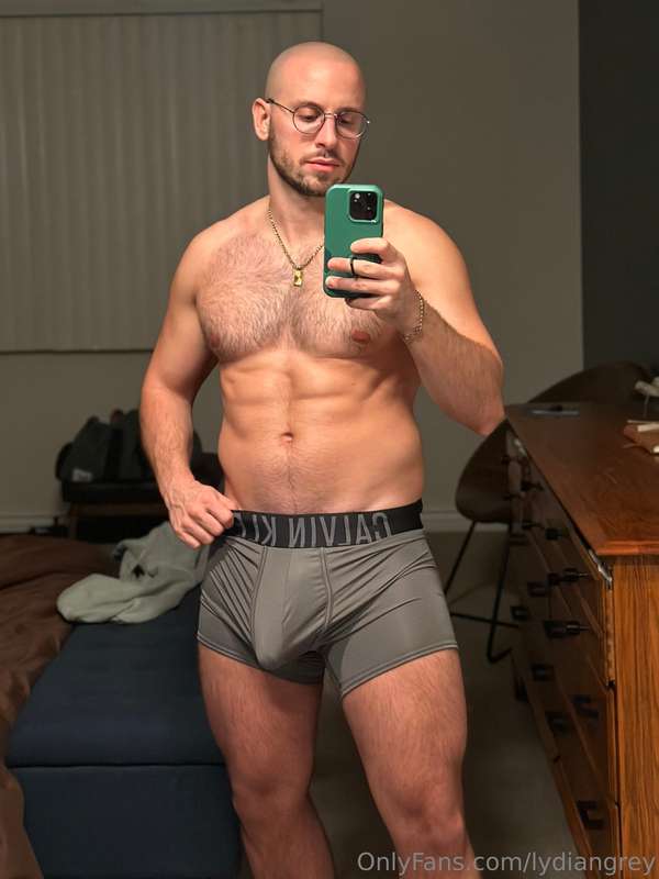 Bulge reveal in 3.. 2.. 1.. 😳