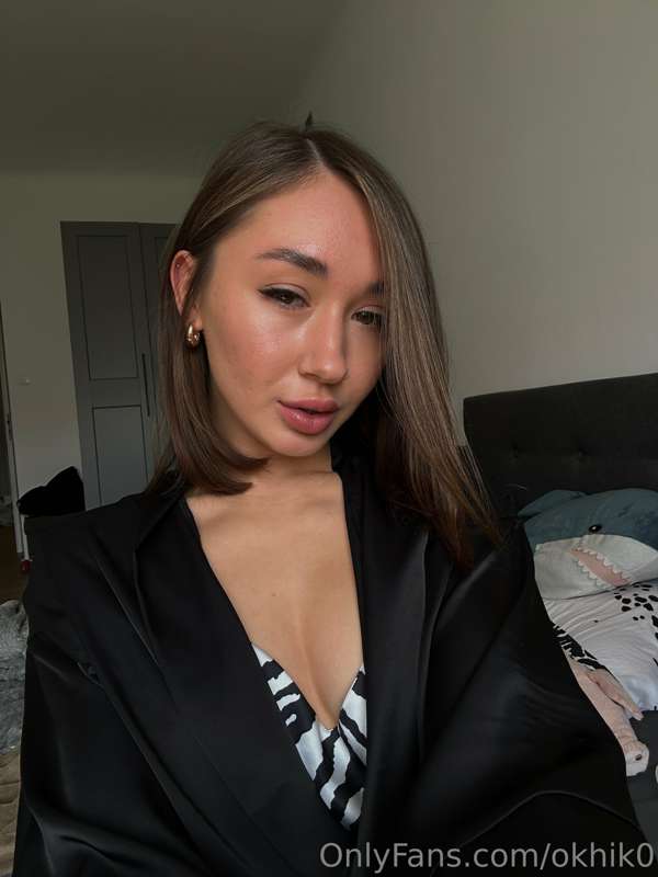 Can u imagine u wake up and see such a hot sexy girl!?😏
What..
