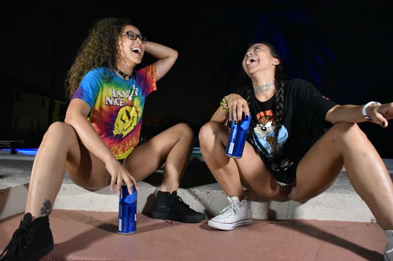@alexisjanee
 my light skin soul sista  3