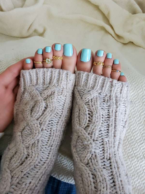 Toes 😋 10