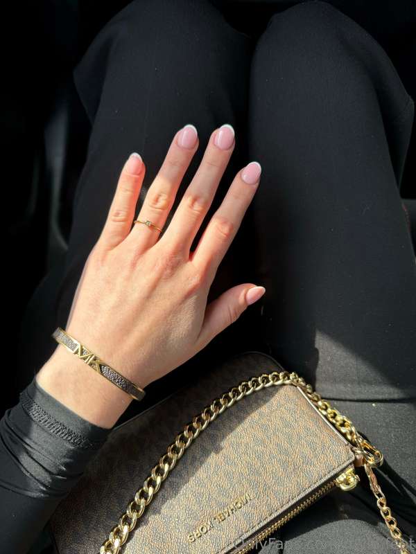 Pretty hands appreciation ✨
