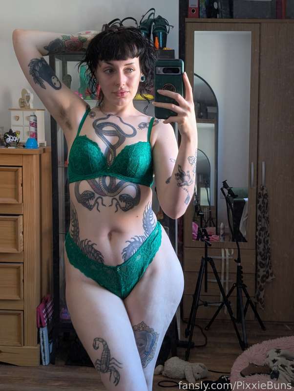 Pixxiebuns - Fansly - 2025-05-20T10:04:23