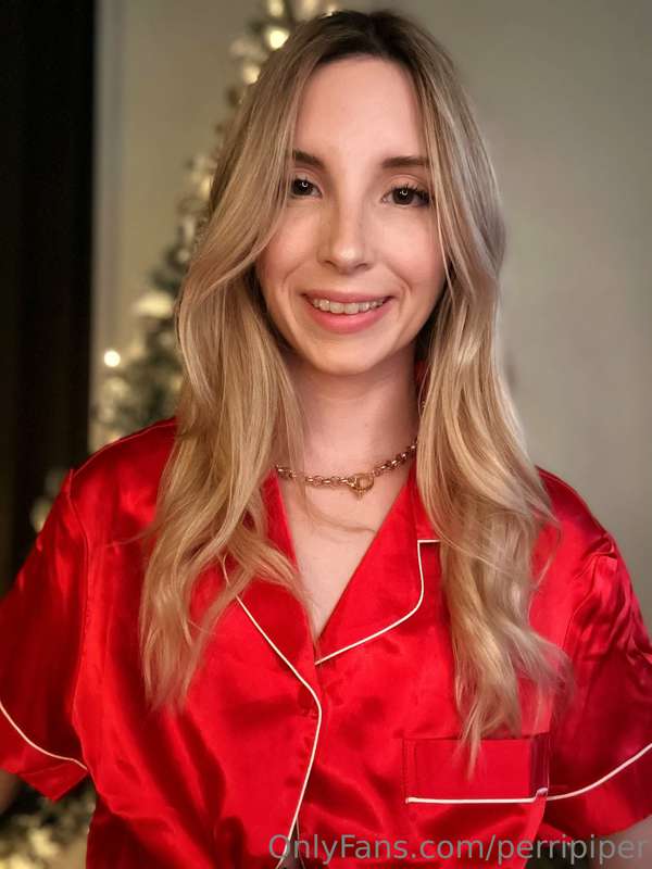 Do you like my Christmas pajamas? 🎄♥️