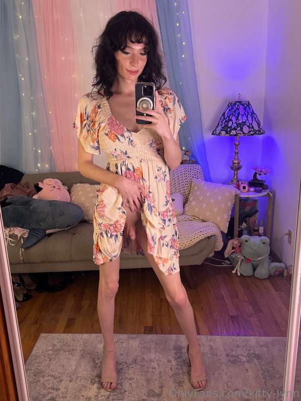 Come put your hands up my dress 🥰 2