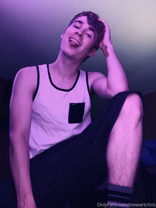 Hey! Sorry I haven’t posted the new dildo vid yet, I thought.. 1