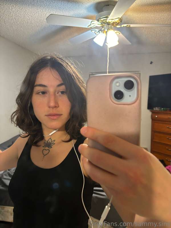 Straightened my hair and I forgot how to act 💅 23