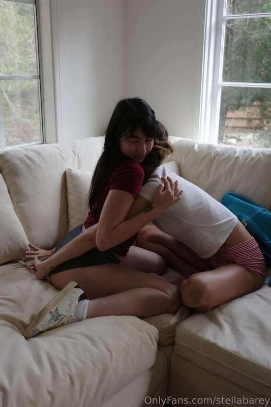 my internet dream girl @delilahraige came over and we filmed.. 4