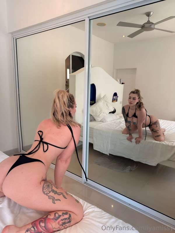 In my bed and in a bikini… just missing you 💭🖤