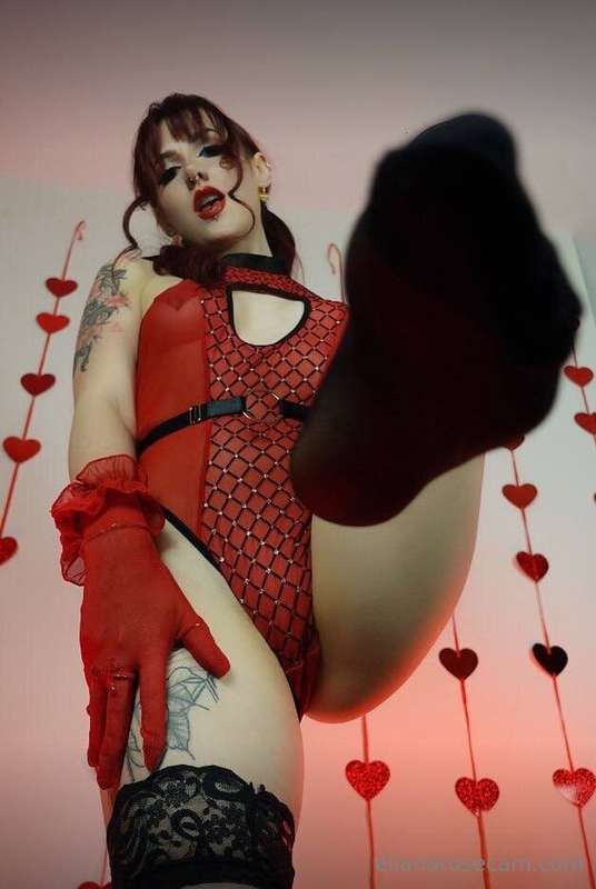 My hot domme bestie @ivyfoxofficial knows how to take contro.. 1