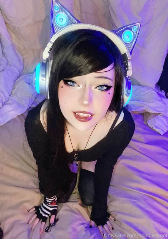 emo outfit won the poll, which was pretty easy since this is.. 5