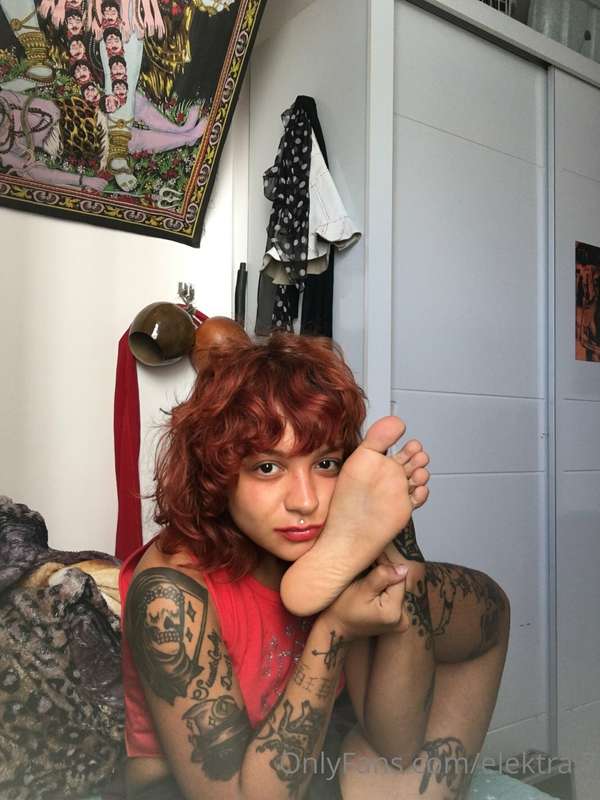 Pézinhos passando pra desejar uma ótima tarde a todxs <3 7