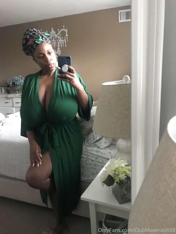 Your Emerald Goddess is here to tantalize you. Let’s talk in.. 3