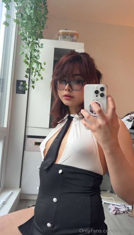 keep swiping for my titties 🫶🏼 4