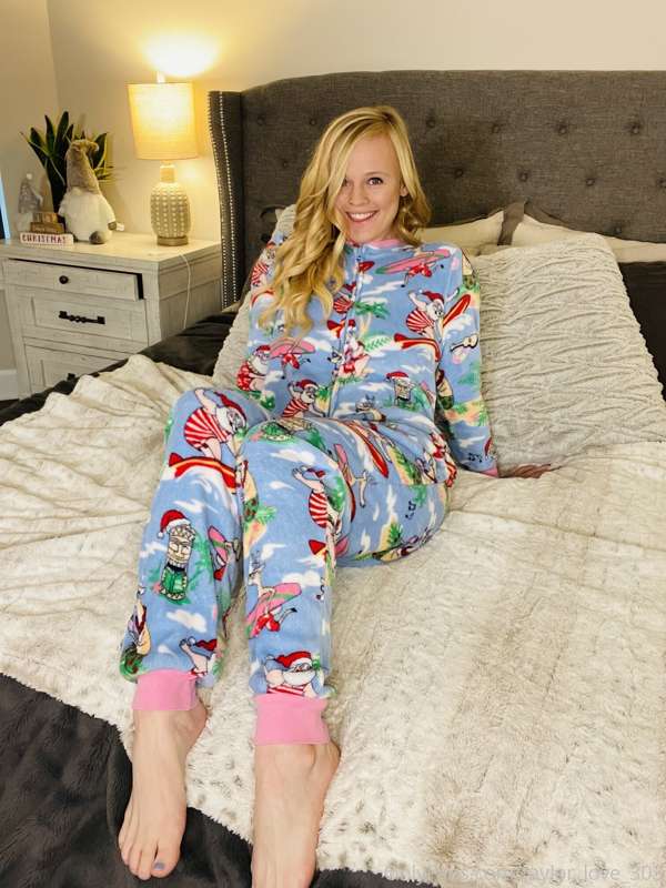 Christmas snuggles are better when the back of my pjs opens ..