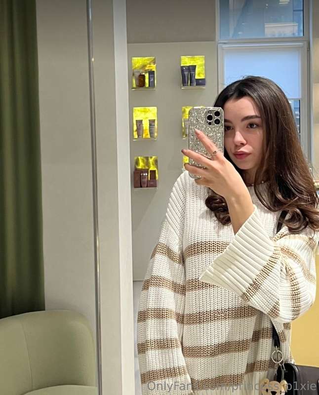 My girlfriend @babygirlmargot is a real nymphomaniac who enj..