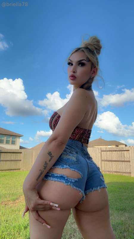 used to act shy, now i’m a certified hoodrat n i love it — n.. 7