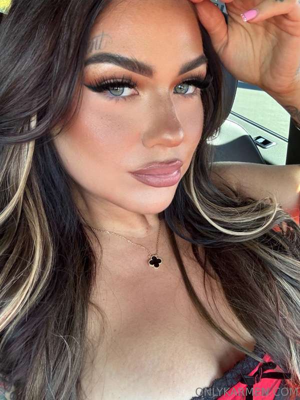 FIRST TWO FANS TO TIP GETS TO SEXT WITH ME RIGHT NOW.... yes..