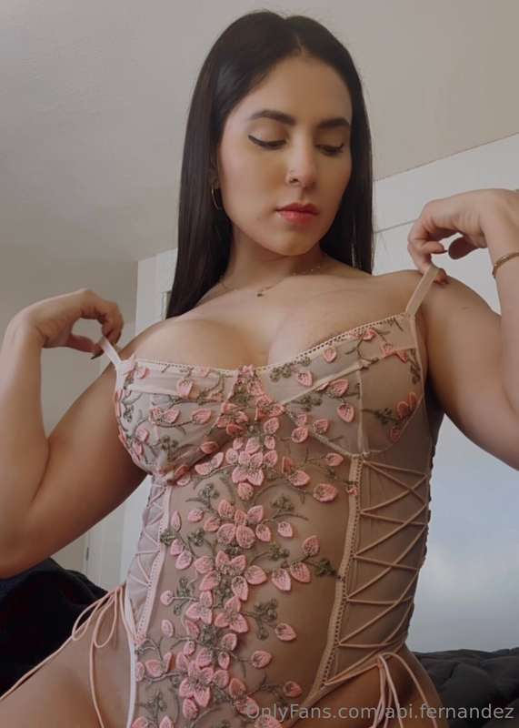 ♥️Bonito miércoles amor! Alguien para sexter más al rato? 🫶🥵..