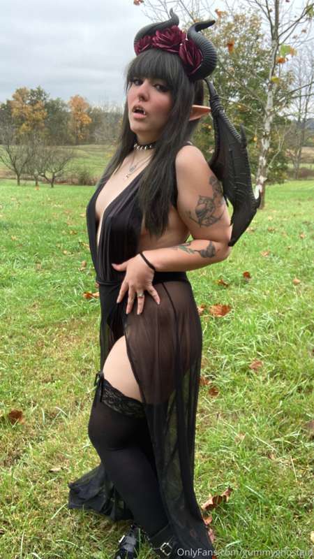 Demoness out on the prowl 😈