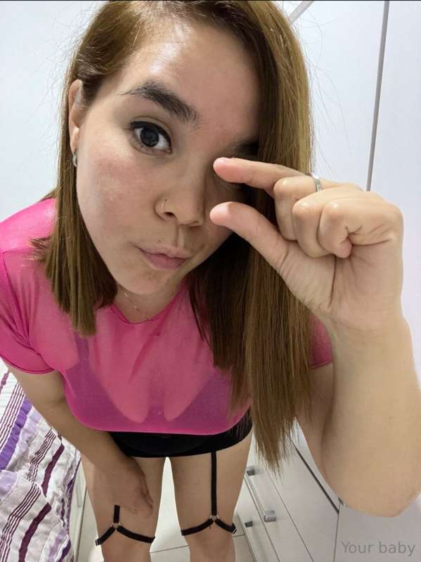 @bisexualcurvyqueen 🩷Fet1shes ✨Femdom/Findom 💰It's so tiny 🤏..