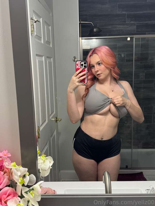 a little underboob to start your morning ☀️