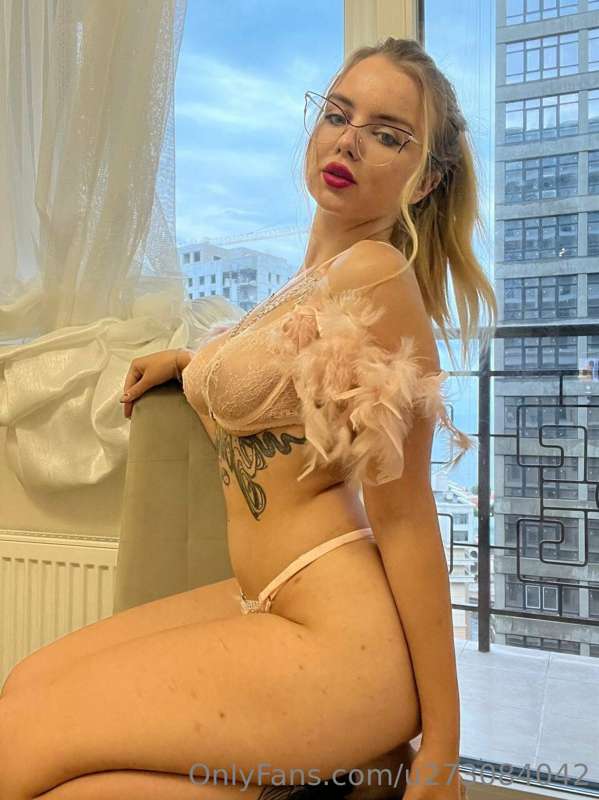 𝐎𝐍𝐋𝐈𝐍𝐄 𝐍𝐎𝐖! 😈   A hot girl is waiting for you darling, my pu.. 1