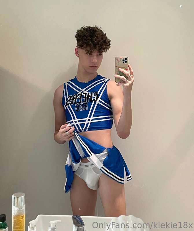 Cheerleader twink 😊🎉 6