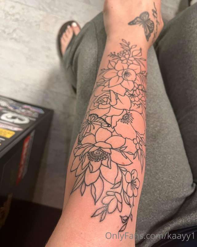 HEY YALL! I just spent the last couple hours getting tatted,.. 1