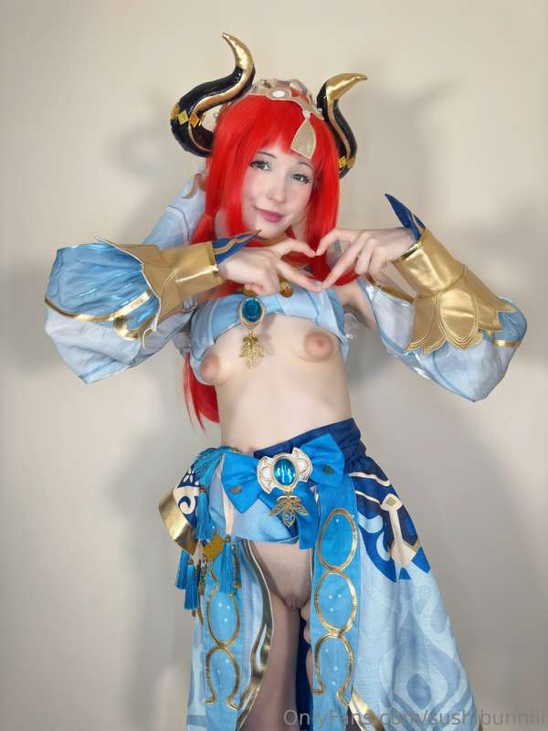 You've seen Nilou dance, now see her spread her artist model.. 5