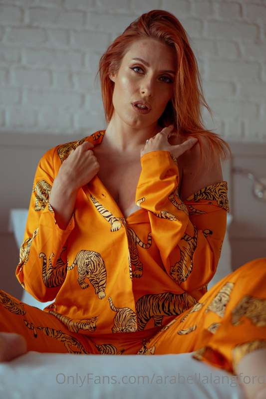 I loved these opulent silky pyjamas, especially the colour.... 9