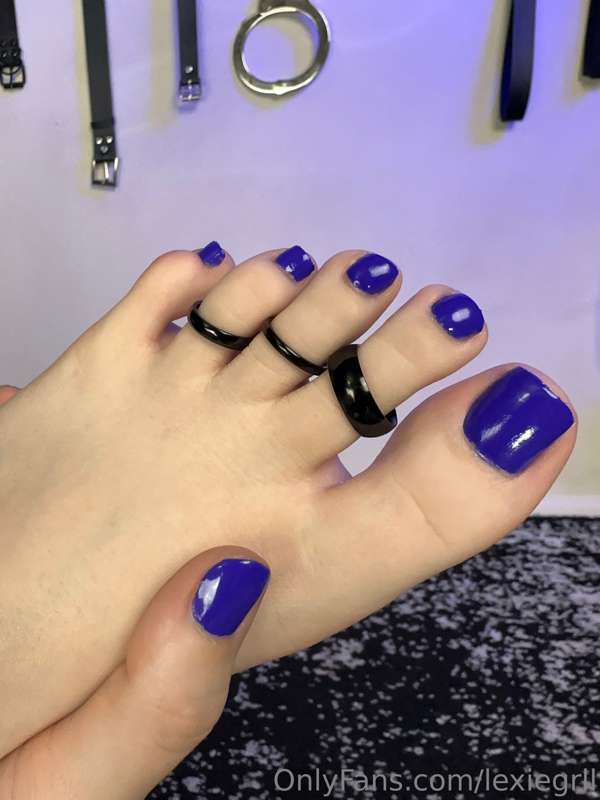 Close ups of my toess 🖤🖤 5
