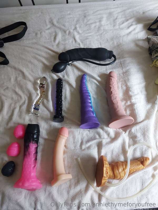 Have you been wondering what kind of toy box I have? Well, h..