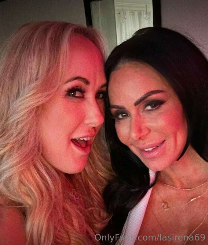 Can you believe, she so sexy! she hooked up with kendra. MIL.. 2