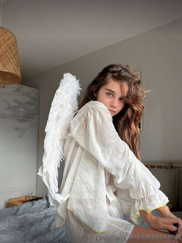 🟢You should be here right now @anavavxsfs 🟢 Hot cutie @anava..